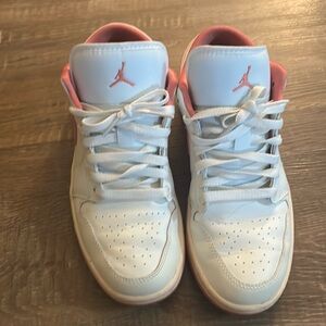 Women Nike  Jordan Shoes Size 9.5 Almost New Color White And Pink.